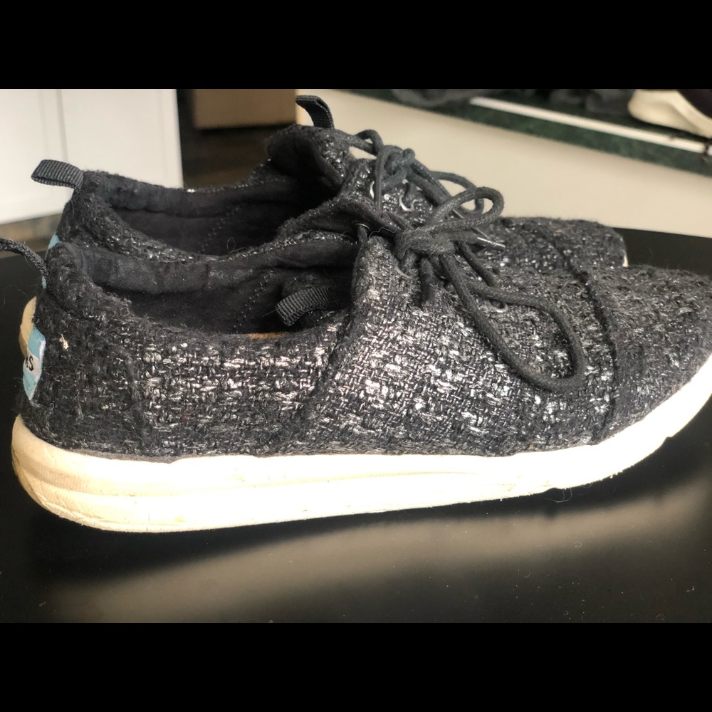 Toms canvas walking shoes size 7
